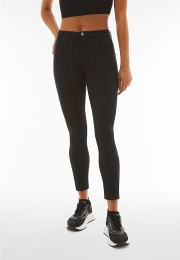 Короткие джинсы