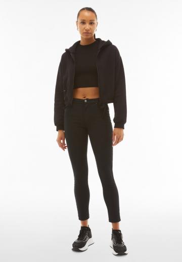 Короткие джинсы