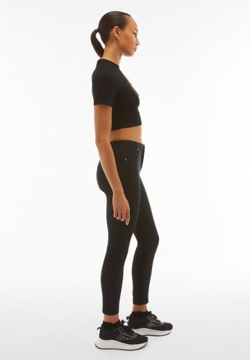 Короткие джинсы