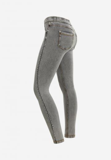 Узкие джинсы