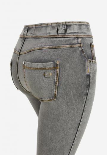 Узкие джинсы