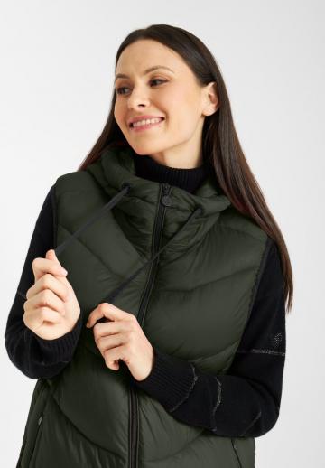 Длинный жилет