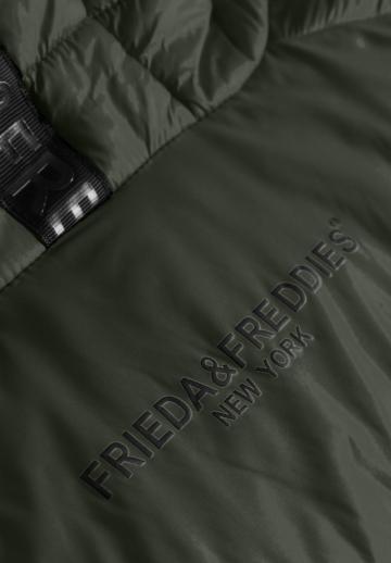 Длинный жилет