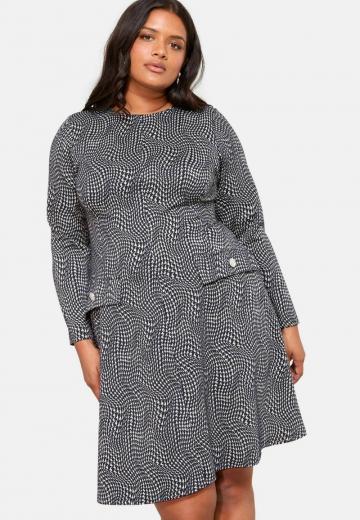 Вязаное платье