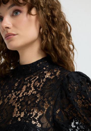 Кружевная блузка