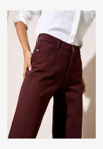 Клешеные джинсы