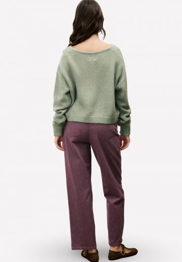 Пуловер с вырезом V