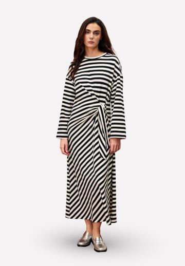 Вязаное платье