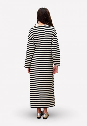 Вязаное платье