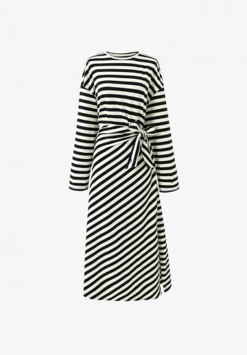 Вязаное платье