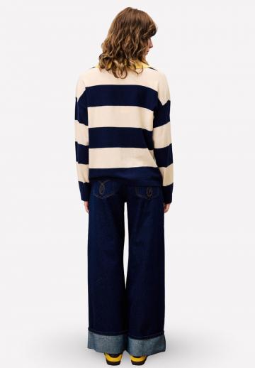 Пуловер с вырезом V