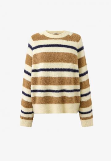 Пуловер в полоску