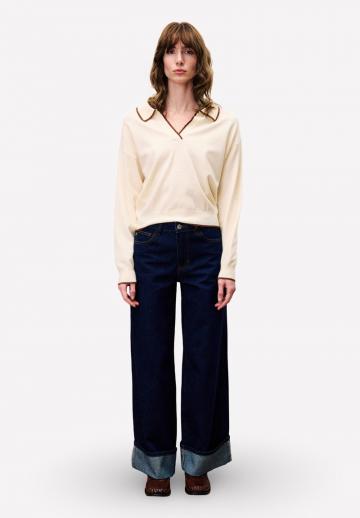 Пуловер с вырезом V