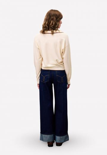 Пуловер с вырезом V