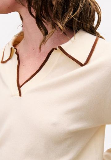 Пуловер с вырезом V