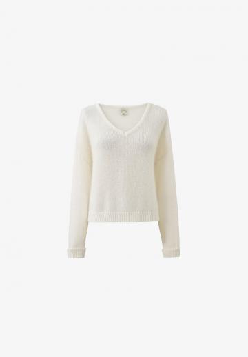Пуловер с вырезом V