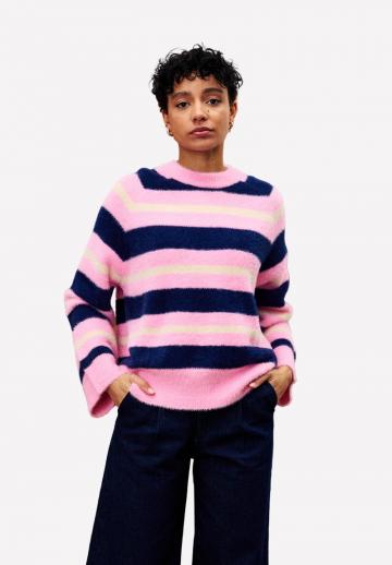 Пуловер в полоску