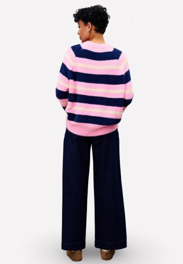 Пуловер в полоску