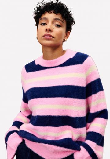Пуловер в полоску