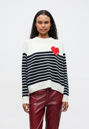 Пуловер в полоску