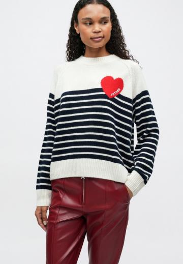 Пуловер в полоску