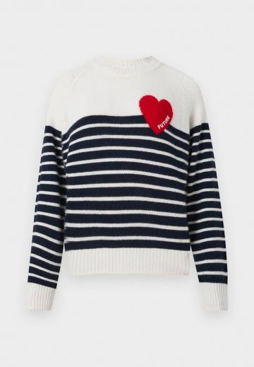 Пуловер в полоску