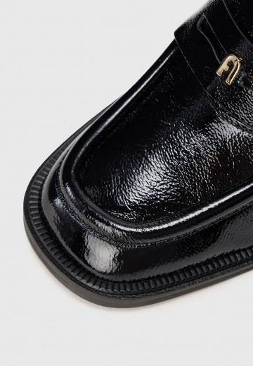 Туфли с высоким носом