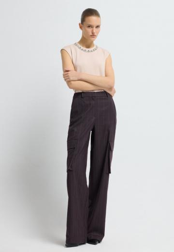 Брюки с накладными карманами