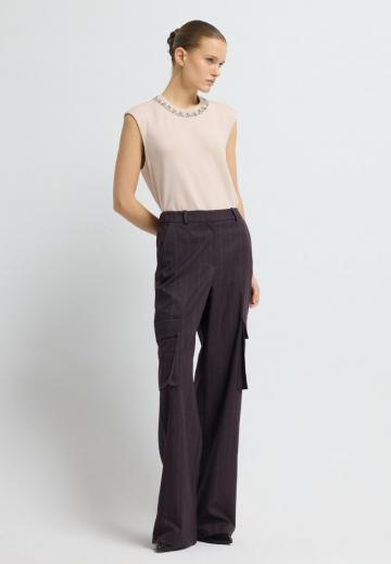 Брюки с накладными карманами