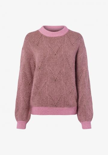 Пуловер в полоску