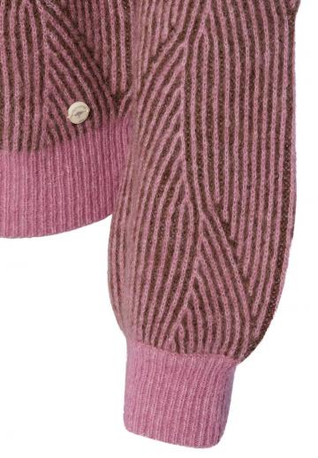 Пуловер в полоску