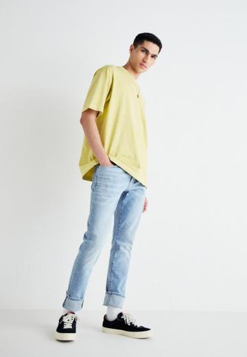 Узкие джинсы