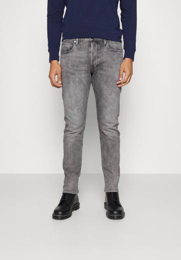 Узкие джинсы