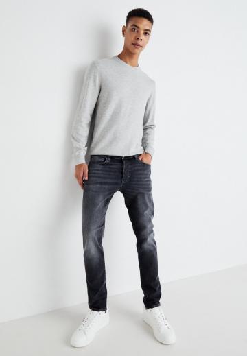 Узкие джинсы