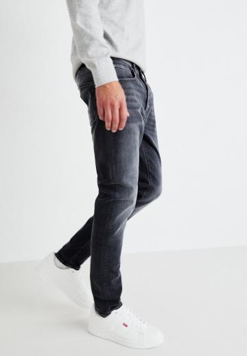 Узкие джинсы