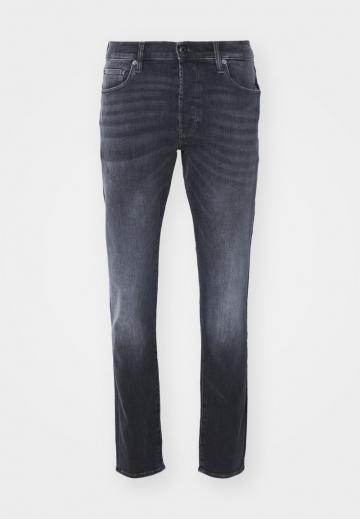 Узкие джинсы