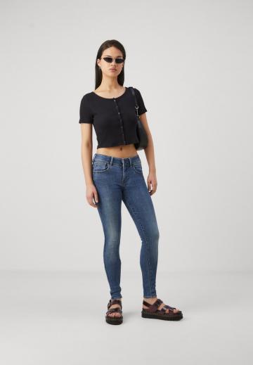 Узкие джинсы