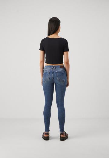 Узкие джинсы