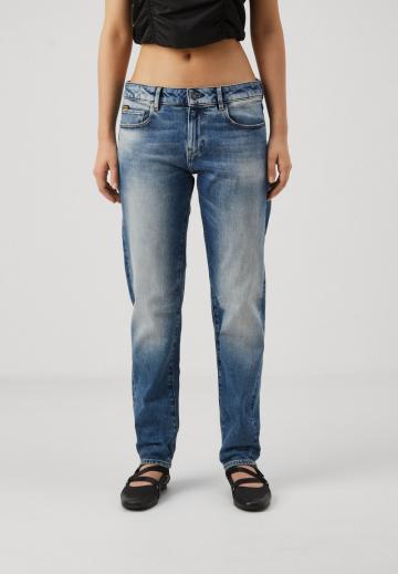 Прямые джинсы