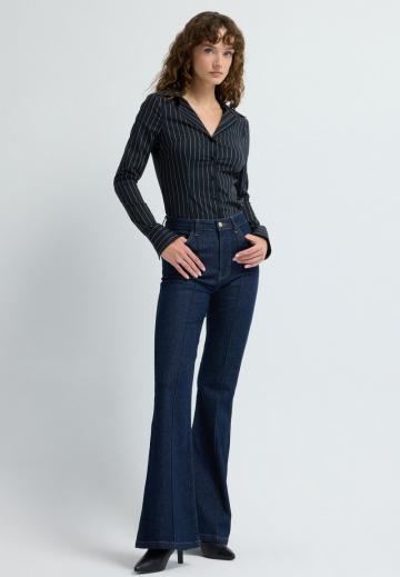 Клешеные джинсы