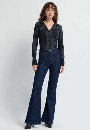 Клешеные джинсы