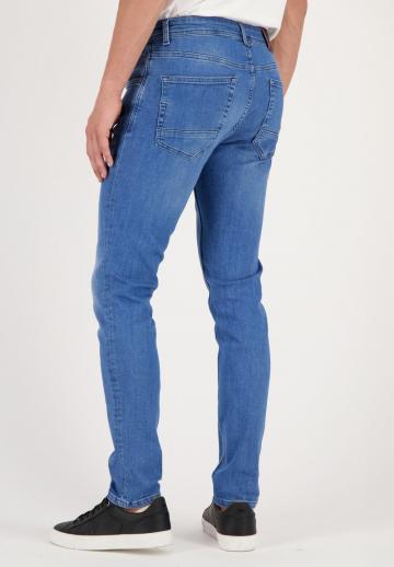 Узкие джинсы