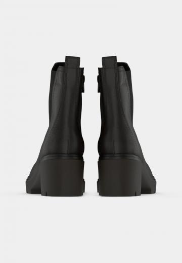 Полусапожки на высоком каблуке