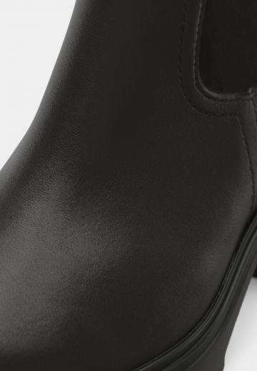 Полусапожки на высоком каблуке