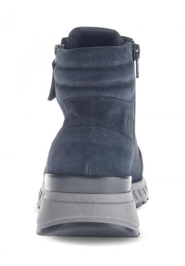 Сапожки на танкетке