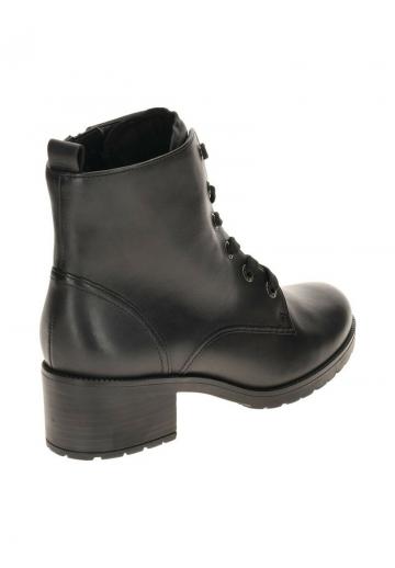 Ботинки на шнуровке