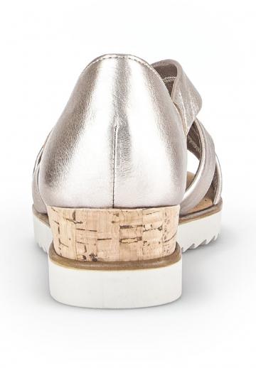 Босоножки на танкетке