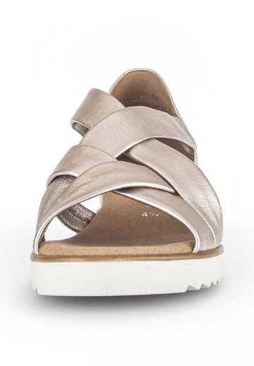 Босоножки на танкетке