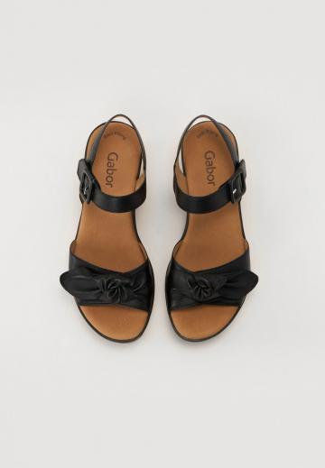 Босоножки на танкетке