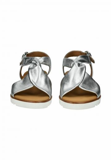 Босоножки на танкетке